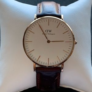 Sharp looking Ladies Daniel Wellington Petite St Mawes rose gold 32mm watch.